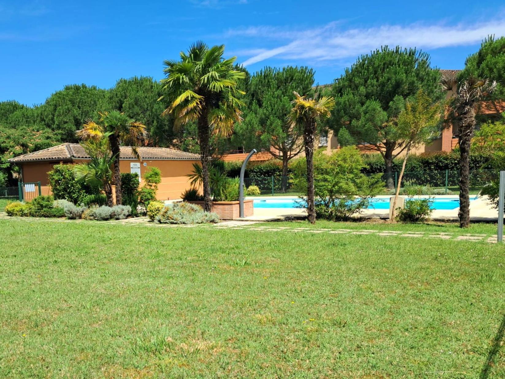 モントーバンLe Montauriol - Logement Avec Terrasse - Piscine -Tennis - Place De Parking Priveeアパートメント エクステリア 写真